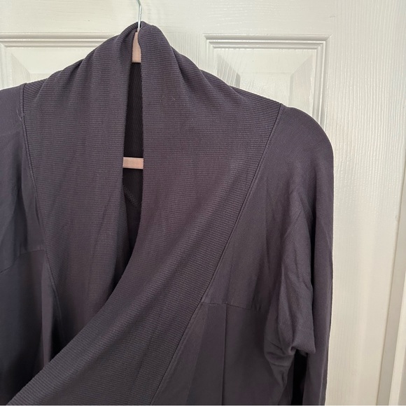 Athleta Nirvana Wear Two Ways Wrap size small - Picture 4 of 9